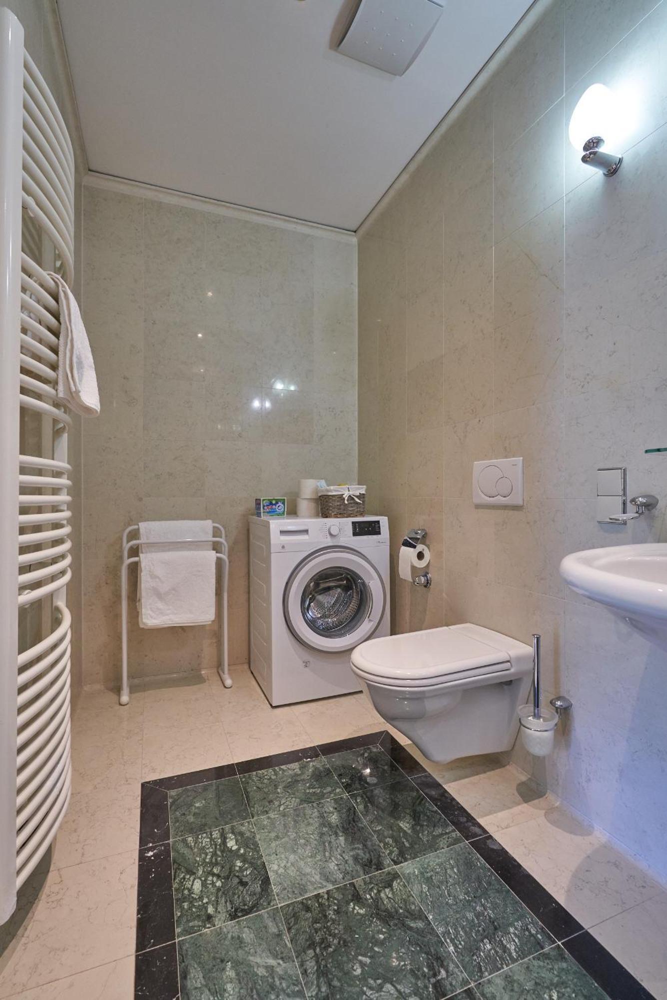 באדן Big Apartment In Guesthouse מראה חיצוני תמונה